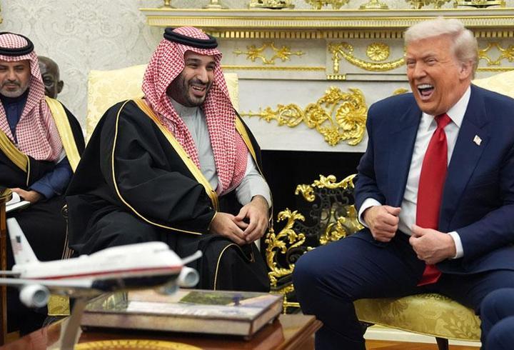 Venezuela’daki Petrocedeno petrol tesisinde patlama meydana geldi. Çalışanlar güvenlik nedeniyle tahliye edildi, olayla ilgili inceleme başlatıldı. 1