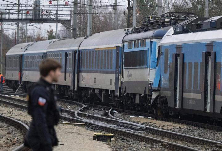 Çekya’da iki tren çarpıştı: Yaralılar var