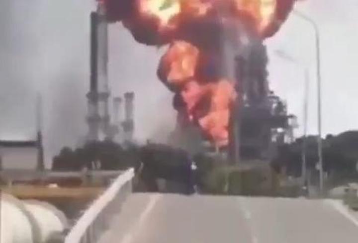 Venezuela'da petrol tesisinde patlama: Siyah dumanlar gökyüzünü sardı