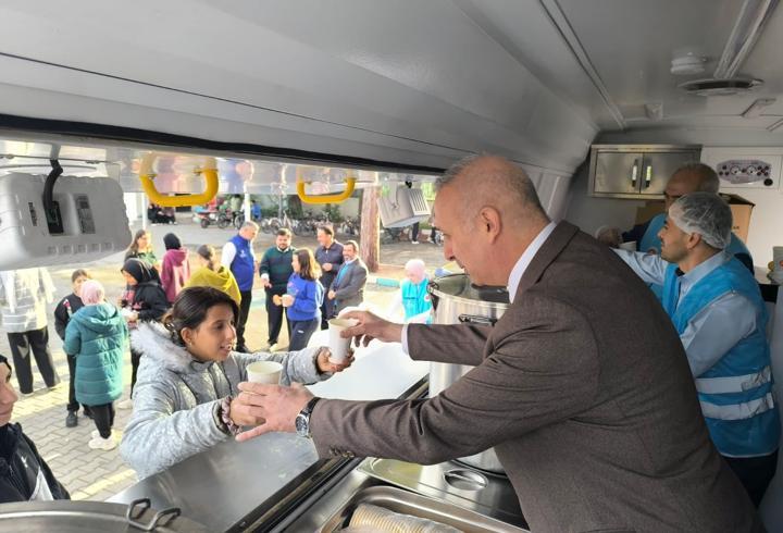 Osmaniye’de öğrencilere sıcak çorba ikramı