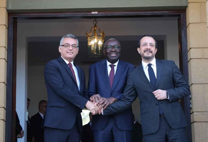 KKTC Cumhurbaşkanı Erhürman, GKRY Lideri Hristodulidis ile ara bölgede görüştü