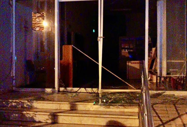 İzmir’de belediye binasına taşlı saldırı; 1 gözaltı