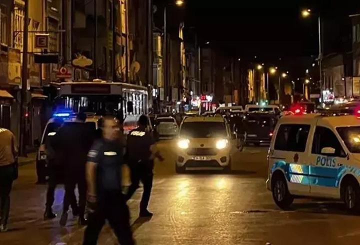 Sosyal medyayı kullanarak güç gösterisi yapan suç örgütleri, sempatik isimler altında özellikle 18 yaş altındaki çocukları kandırıp kurşunlama, yaralama ve gasp gibi suçlara sürüklüyor. Uzmanlara göre örgütler, gençleri “yüksek para ve yurt dışına gönderme” vaadiyle tuzağa düşürüyor, ardından bu çocuklara haraç toplama ve saldırı eylemleri yaptırıyor. Son operasyonlarda 145 kişi gözaltına alındı ve gözaltına alınanların çoğunun 18 yaşın altında olduğu belirtildi.5