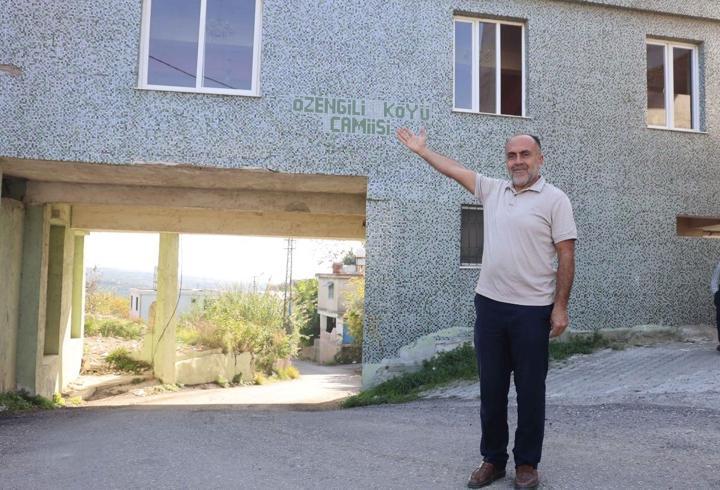 Mahalleli uygun yer bulamayınca... Bu camiyi görenler şaşırıyor!