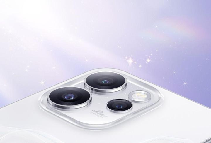 Orta sınıf akıllı telefonu piyasaya sürdü