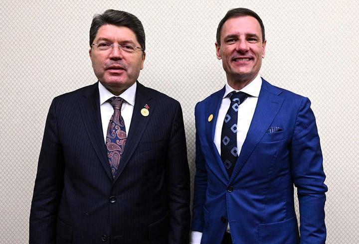 Bakan Tunç, Macaristanlı mevkidaşı Tuzson ile bir araya geldi
