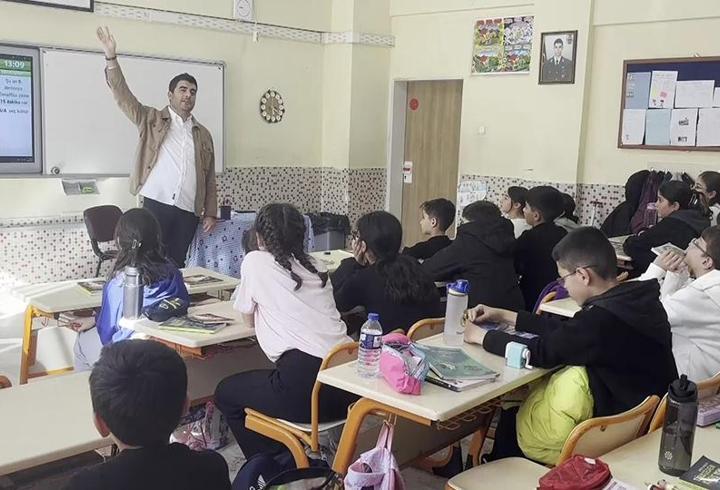 Öğretmenlik sevdası engel tanımadı