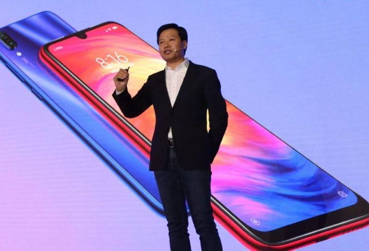 OpenAI, ChatGPT’yi sadece bireysel bir asistan olmaktan çıkarıp, arkadaş gruplarının veya iş ekiplerinin ortasına yerleştiren devrim niteliğinde bir özelliği kullanıma sundu.9