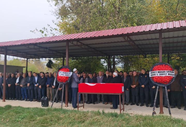 Lösemiden ölen polis memuru, toprağa verildi