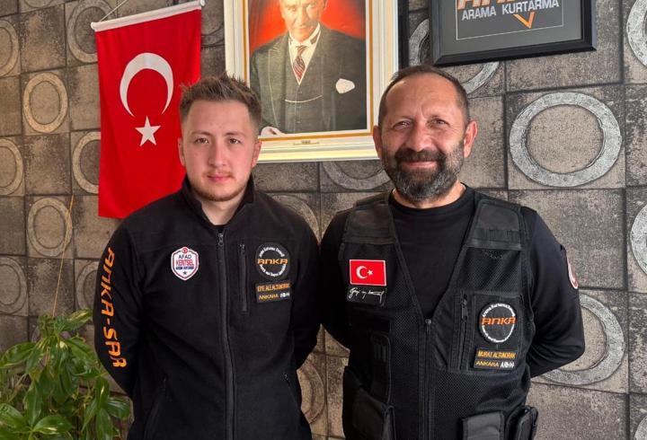 Arama kurtarma gönüllüsü baba-oğul