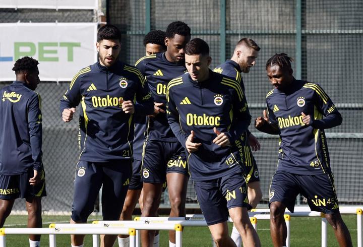 Fenerbahçe'de, Ferencvaros maçı öncesi savunmada alarm zilleri çalıyor