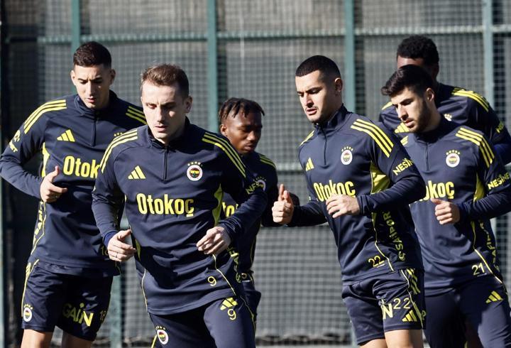 Galatasaray, UEFA Şampiyonlar Ligi'nin 5. haftasında Belçika'nın Union Saint-Gilloise ekibini konuk edecek. TRT 1 ve TABİİ ekranlarından naklen yayınlanacak bu müsabakanın canlı anlatımı burada. 1