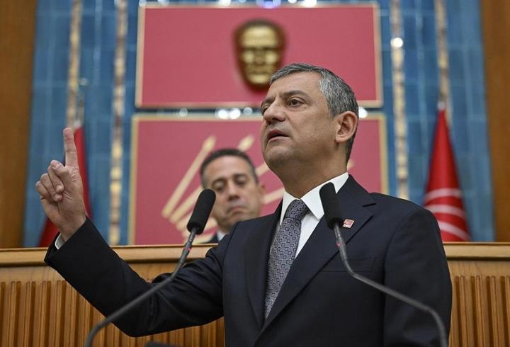 TRT 1 sinyal yok sorunu UEFA Şampiyonlar Ligi Galatasaray Union SG maçıyla birlikte yeniden gündeme geldi. TRT 1 ekranlarında yaşanan yayın kesintisi, izleyiciler arasında kafa karışıklığına neden oldu. Özellikle şifreli yayın uyarısıyla karşılaşan kullanıcılar, televizyonlarında TRT 1’i izleyemeyince sosyal medyada çözüm arayışına girdi. Yayın akışında herhangi bir değişiklik olmamasına rağmen bazı platformlarda yaşanan erişim sorunları, teknik altyapı ve uydu ayarlarıyla ilgili olasılıkları gü