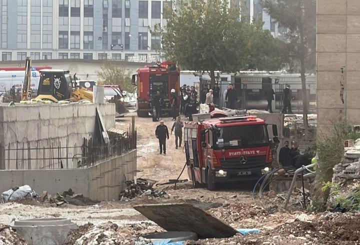 "Telegram" isimli sanal medya iletişim servisi üzerinden örgütlenen ve aralarında suça sürüklenen çocukların da bulunduğu 14 şüpheli gözaltına alındı. Telegramda örgütlenen bu suç örgütü tam da 24 Kasım’da provakatif eylemler yapmaya çalışırken yakayı ele verdi. Detaylar Paşa Alyurt'un haberinde.1