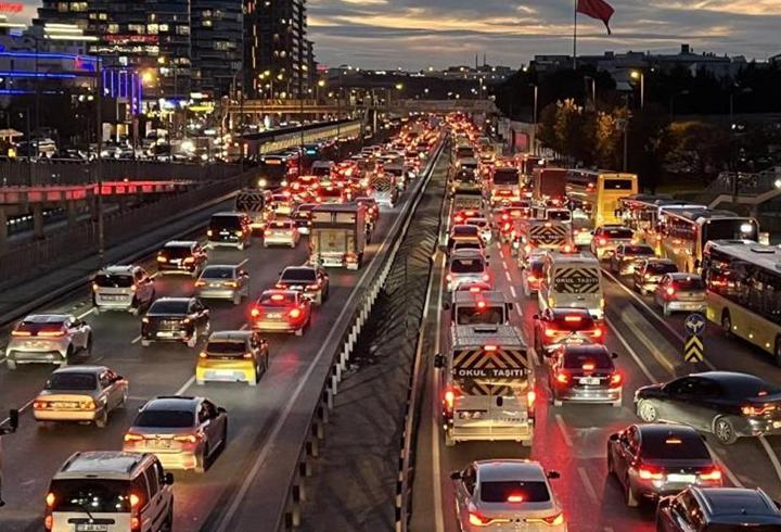 Son dakika haberine göre; AFAD, Akdeniz'de 4.1 büyüklüğünde bir depremin meydana geldiğini bildirdi.1