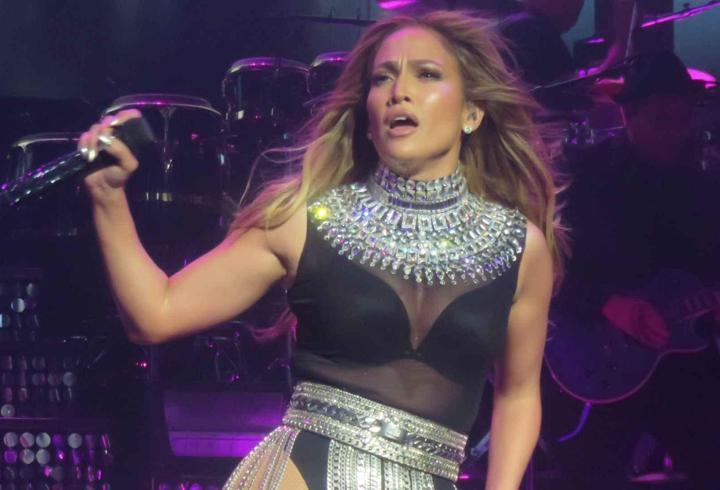 Hint düğününde Jennifer Lopez rüzgarı esti!