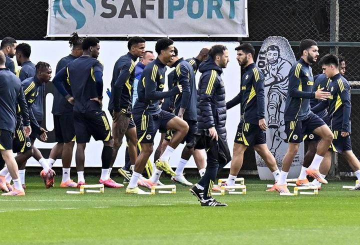 Fenerbahçe, Ferencvaros maçına hazır! 2 yıldız antrenmanda yer almadı...