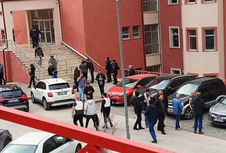 Son Dakika: Gümüşhane'de üniversitede korku dolu anlar: Silahlı akademisyen memuru rehin aldı!