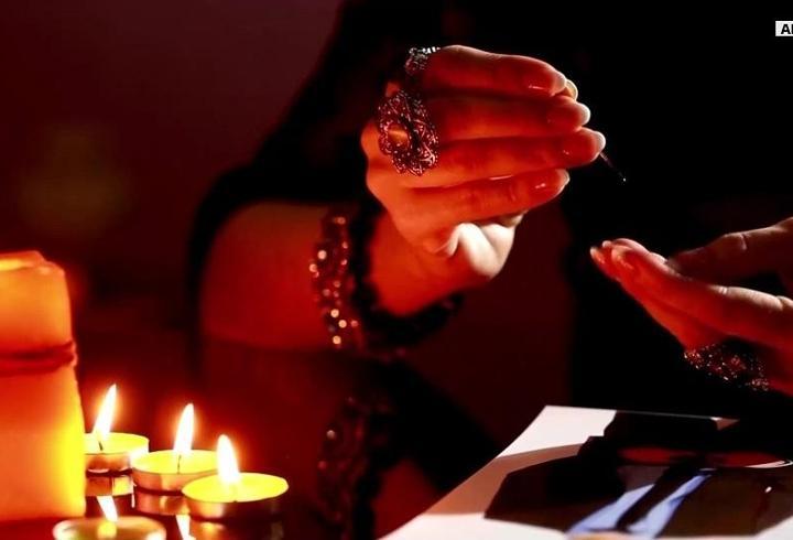 AFAD tarafından Marmara Bölgesi’nde yapılması planlanan Büyük Marmara Depremi Tatbikatı için beklenen tarih ertelendi. Cumhurbaşkanlığı İletişim Başkanlığı Dezenformasyonla Mücadele Merkezi (DMM), bugün gerçekleşmesi beklenen tatbikatın ileri bir tarihe alındığını duyurdu. Deprem tatbikatının yeni tarihiyle ilgili çalışmalar sürerken, vatandaşlar “Deprem tatbikatı ne zaman yapılacak?” sorusunun yanıtını merak ediyor. Resmi açıklamaya göre tatbikat, hazırlıkların tamamlanmasının ardından kamuoyun