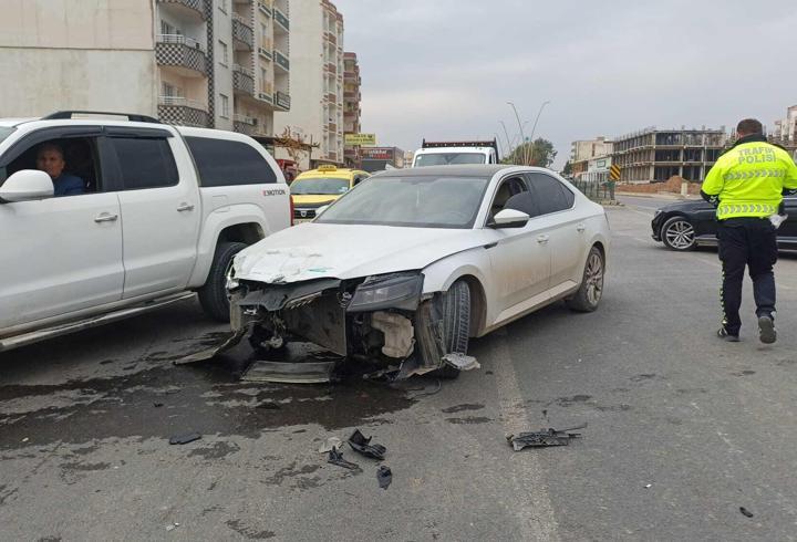 Şırnak’ta kamyonet ile otomobil çarpıştı