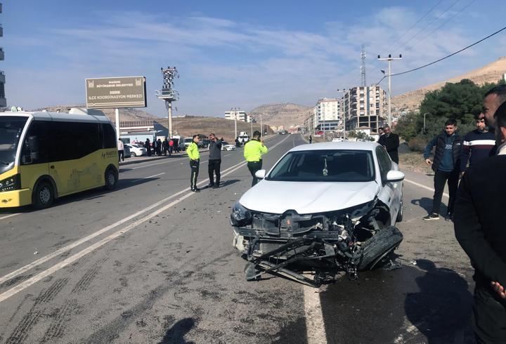 Mardin’de otomobiller çarpıştı: 3 yaralı