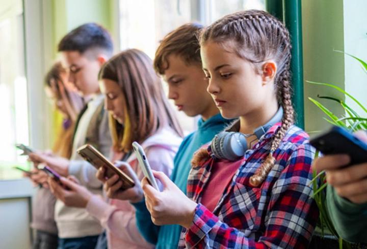 Avrupa Parlamentosu harekete geçti! Sanal medyaya 16 yaş sınırı