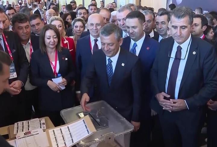 Yıl sonuna yaklaşırken kredi ve sadakat kartlarında biriken puan ve millerin 31 Aralık’a kadar kullanılması gerekiyor; aksi halde silinebilir. Firmalar, puanların son kullanım tarihini açıkça duyurmak zorunda.1