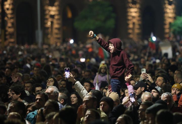 Sofya’da hükümete bütçe tepkisi: Binlerce kişi Bağımsızlık Meydanı'nda toplandı
