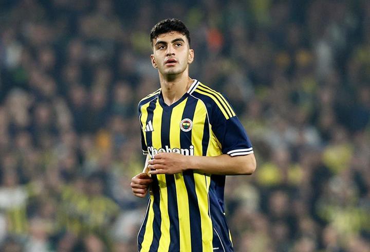 Fenerbahçe'de genç stoper Yiğit Efe Demir, savunmada güven verdi