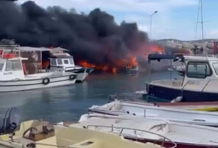 İzmir'de tekneler alev alev yandı