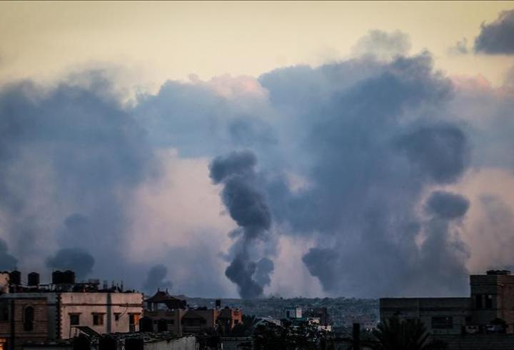 İsrail ateşkes dinlemiyor: Gece boyu Gazze'ye yoğun saldırı!