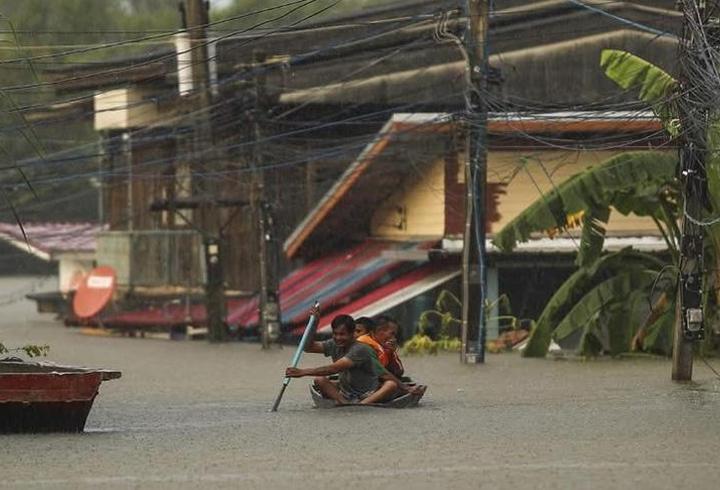 Tayland’ın güneyinde sel felaketi bilançosu ağırlaşıyor