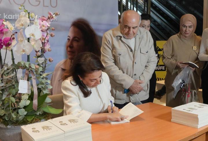 Rabia Babaoğlu’nun yeni kitabı 'Katıksız' okurlarla buluştu