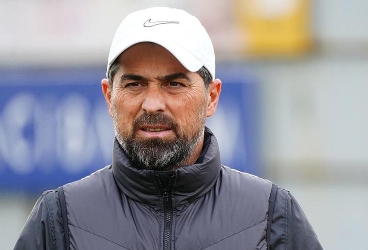 İsveç Birinci Futbol Ligi'nde (Allsvenskan) oynanan play-off maçında takımları küme düşen Norrköping taraftarları, suni çim zemine yakıcı maddeyle zarar verdi.1