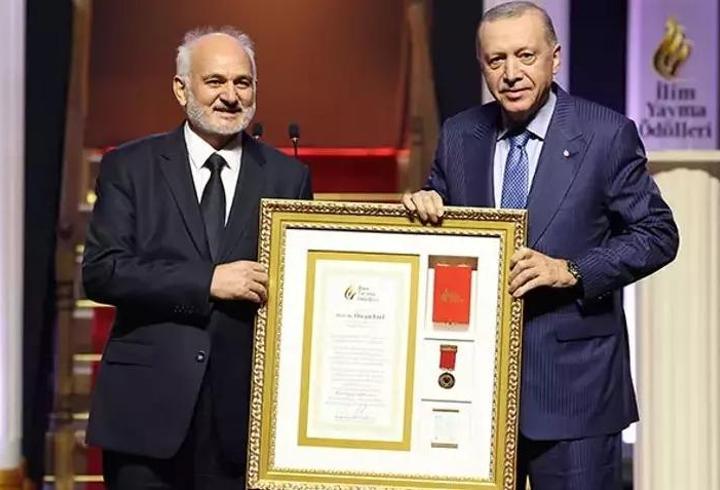 İlim Yayma Ödülleri sahiplerini buldu