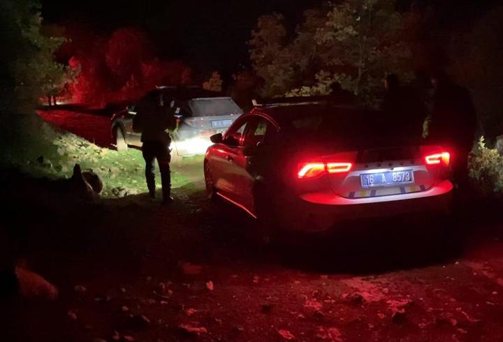 Polisin 'dur' ihtarına uymayan sürücü, aracını bırakıp ormana kaçtı
