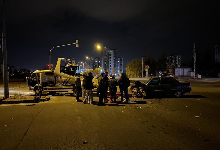 Kayseri’de iki otomobil çarpıştı: 2 yaralı