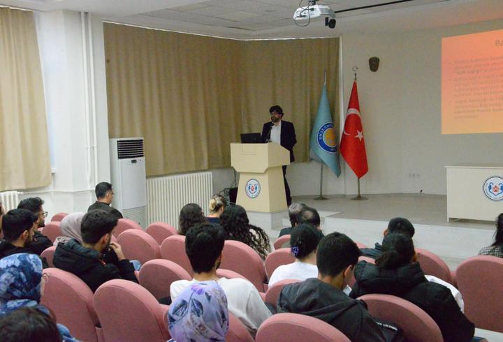 Profesörden hekim adaylarına ‘uyuşturucuyla mücadele’ brifingi