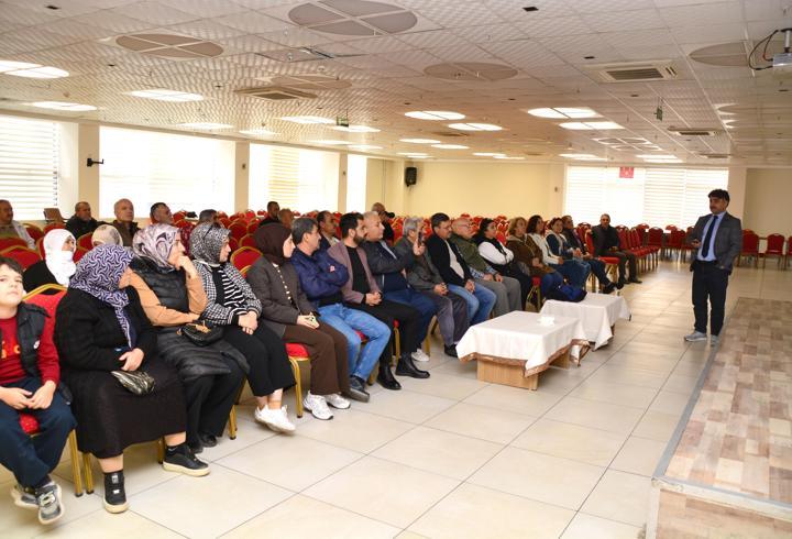 Yahyalı’da ‘kalplerden beyne Alzheimer’ farkındalık semineri