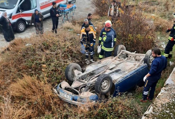 Şarampole yuvarlanan otomobilin sürücüsü öldü