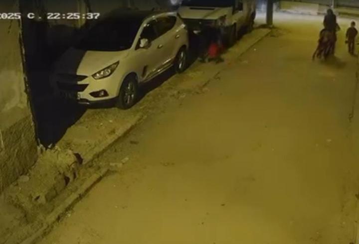 Adana'da kan donduran görüntüler: 5 yaşındaki çocuğu otomobile çarpıp yere fırlattı
