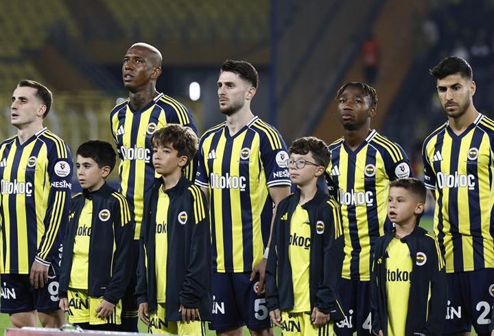 Namağlup Fenerbahçe, derbide liderliği hedefliyor