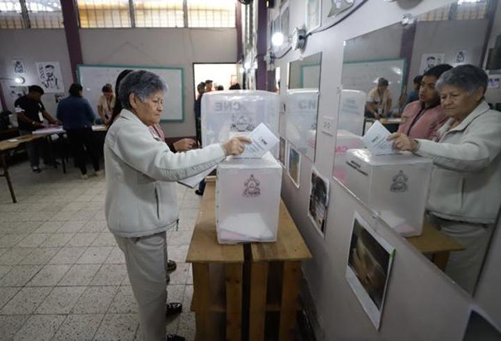 Honduras'ta devlet başkanı seçimi için oy kullanma işlemi başladı