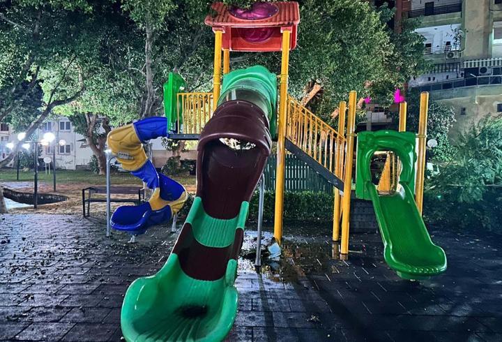 Parktaki kaydırak yandı