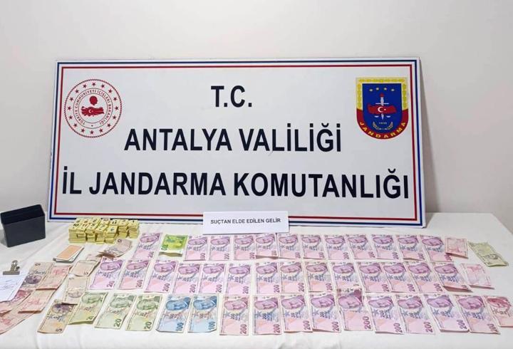 Muhtarın işlettiği kahveye kumar baskını