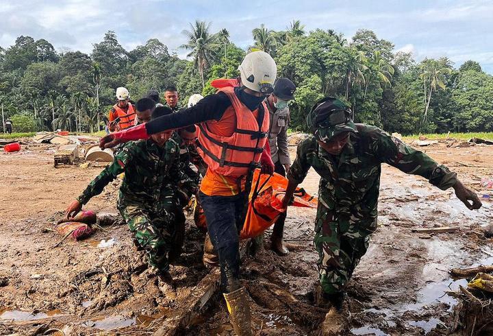 Asya'da son 20 yılın en büyük felaketi: 1000'den fazla kişi öldü