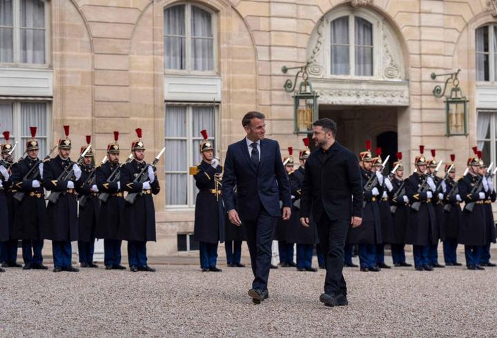 Ukrayna Devlet Başkanı Zelenski'den Paris temasları