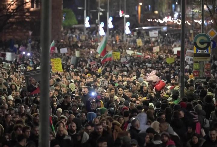 Bulgaristan sokakları yine karıştı