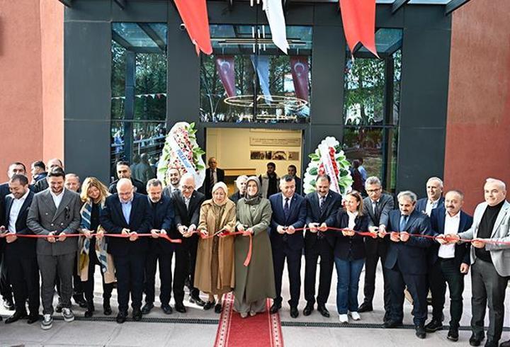 3 Aralık Dünya Engelliler Günü kapsamında açıklama yapan Türk Telekom CEO’su Ebubekir Şahin, “Ekonomik, sosyal veya fiziksel sebeplerle toplumsal hayata eşit şekilde katılamayan bireylerin bilgiye erişimini kolaylaştıran çözümlerimizle bugünü dönüştürürken, aynı zamanda daha erişilebilir ve kapsayıcı bir dijital geleceğin altyapısını da inşa ediyoruz” dedi.1