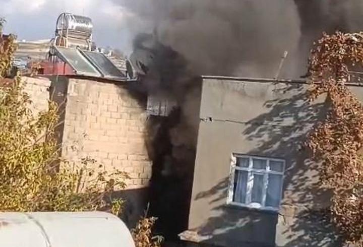 Siirt’te kömürlükte çıkan yangını itfaiye ekipleri söndürdü